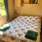 23 The Beeches Semesterbostad